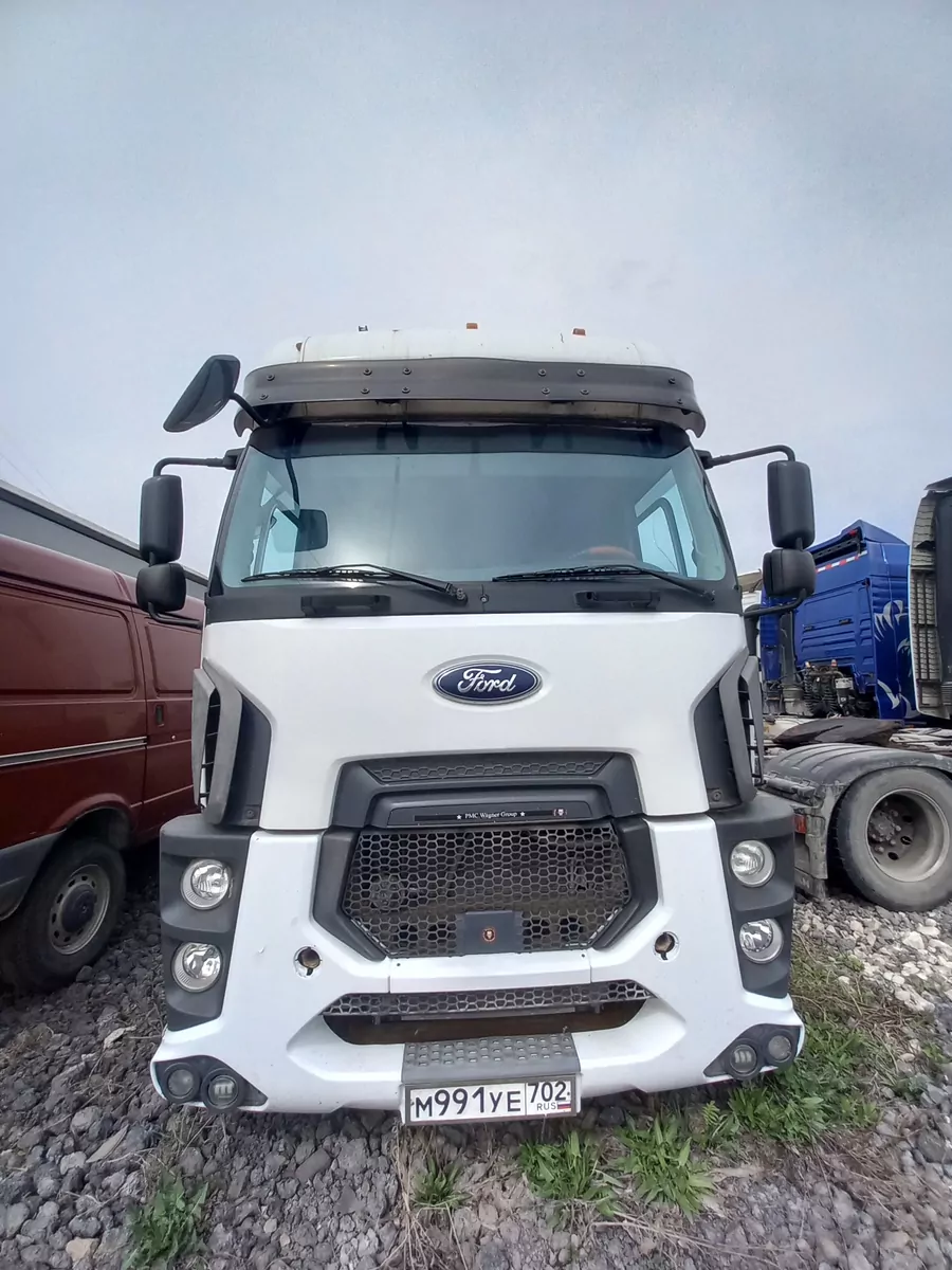 Ford Cargo 4x2 седельный тягач