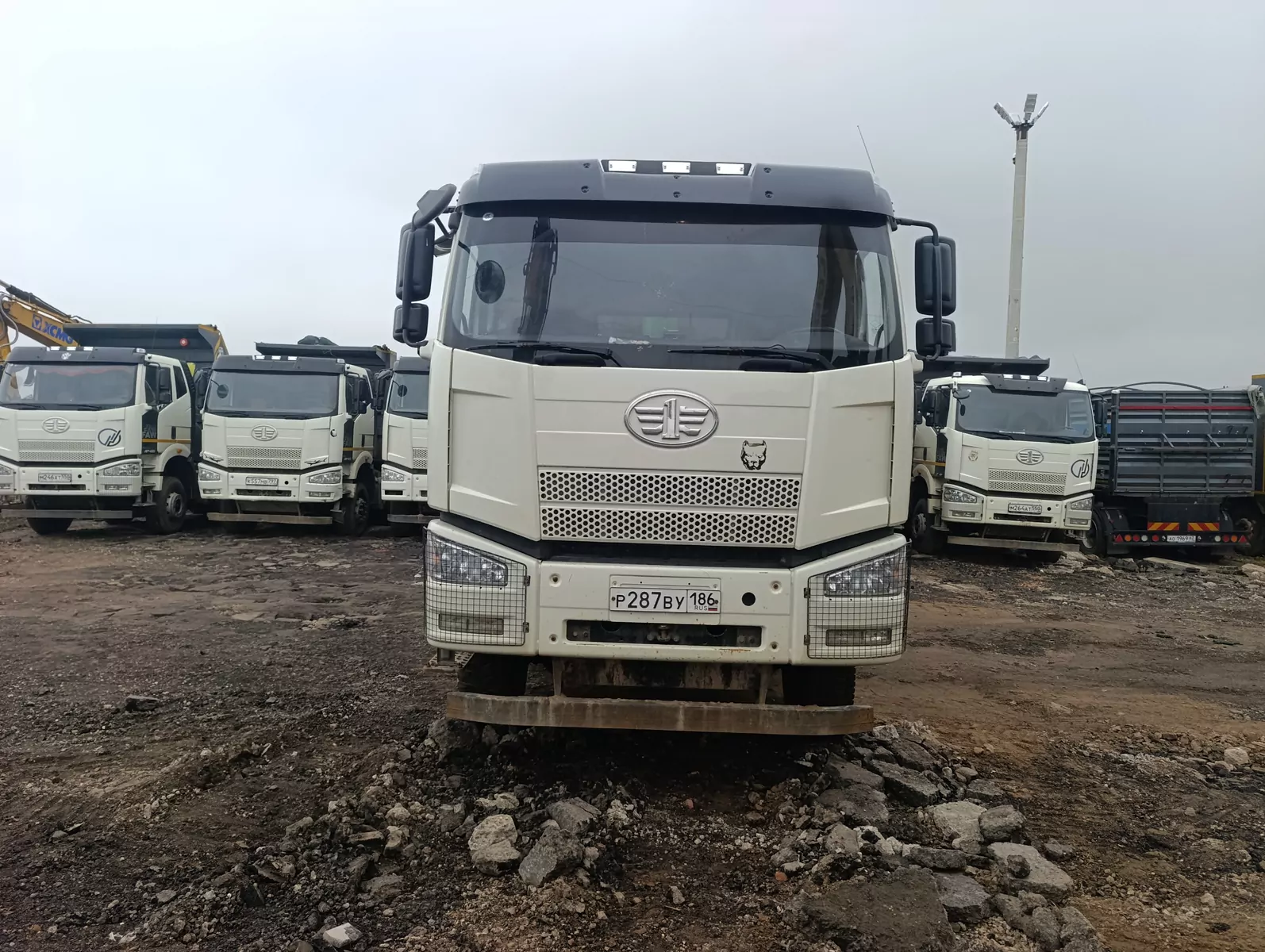 FAW CA 3310 8x4 Самосвал
