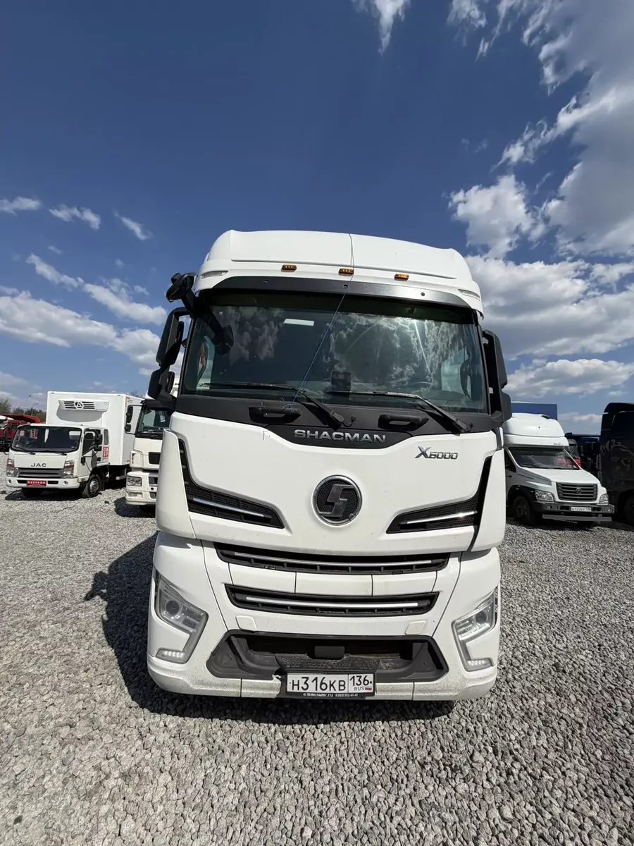 Shacman (Shaanxi) SX4188YY381 4x2 Седельный тягач