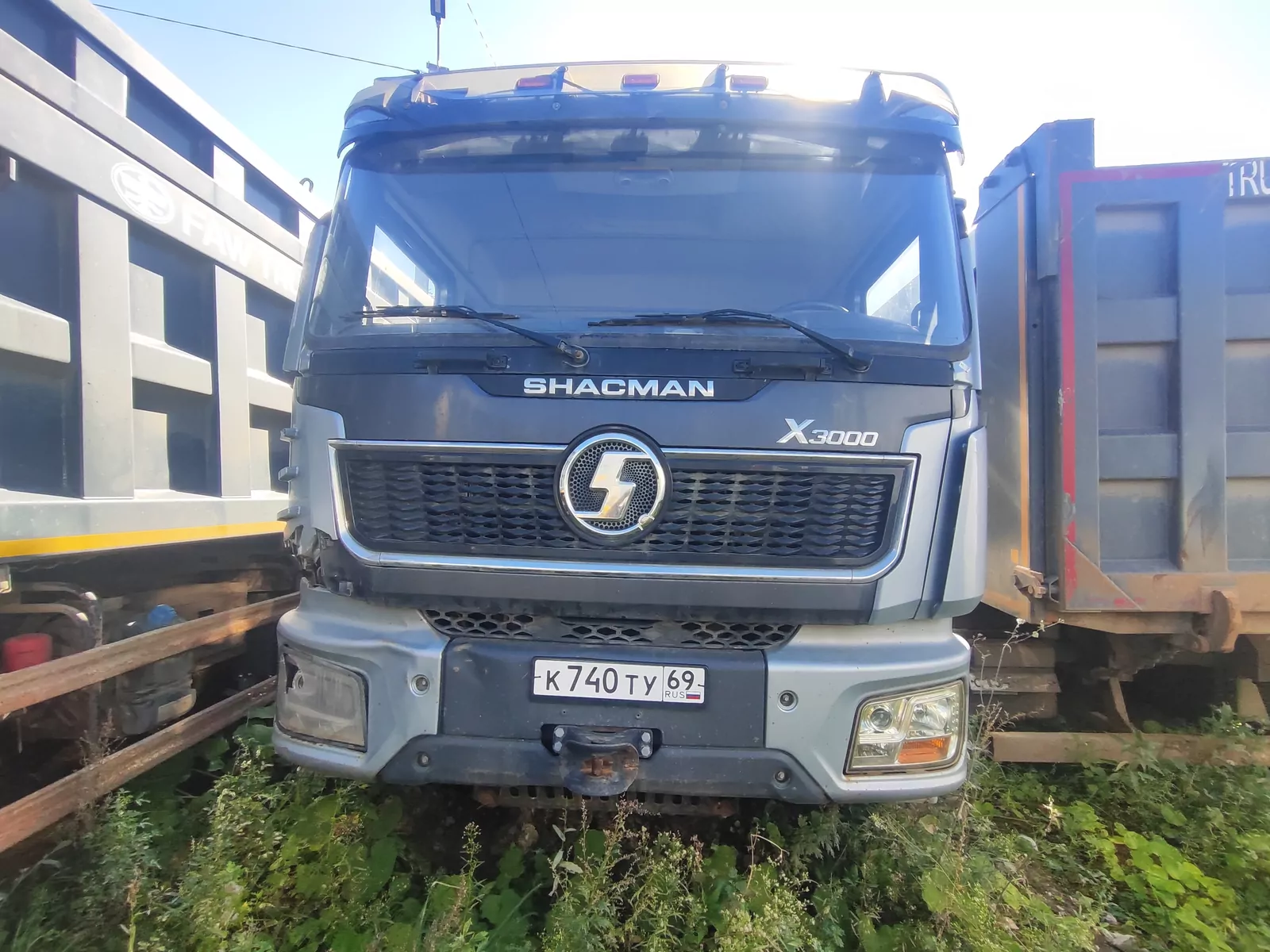 Shacman SX331863366 8x4 Самосвал