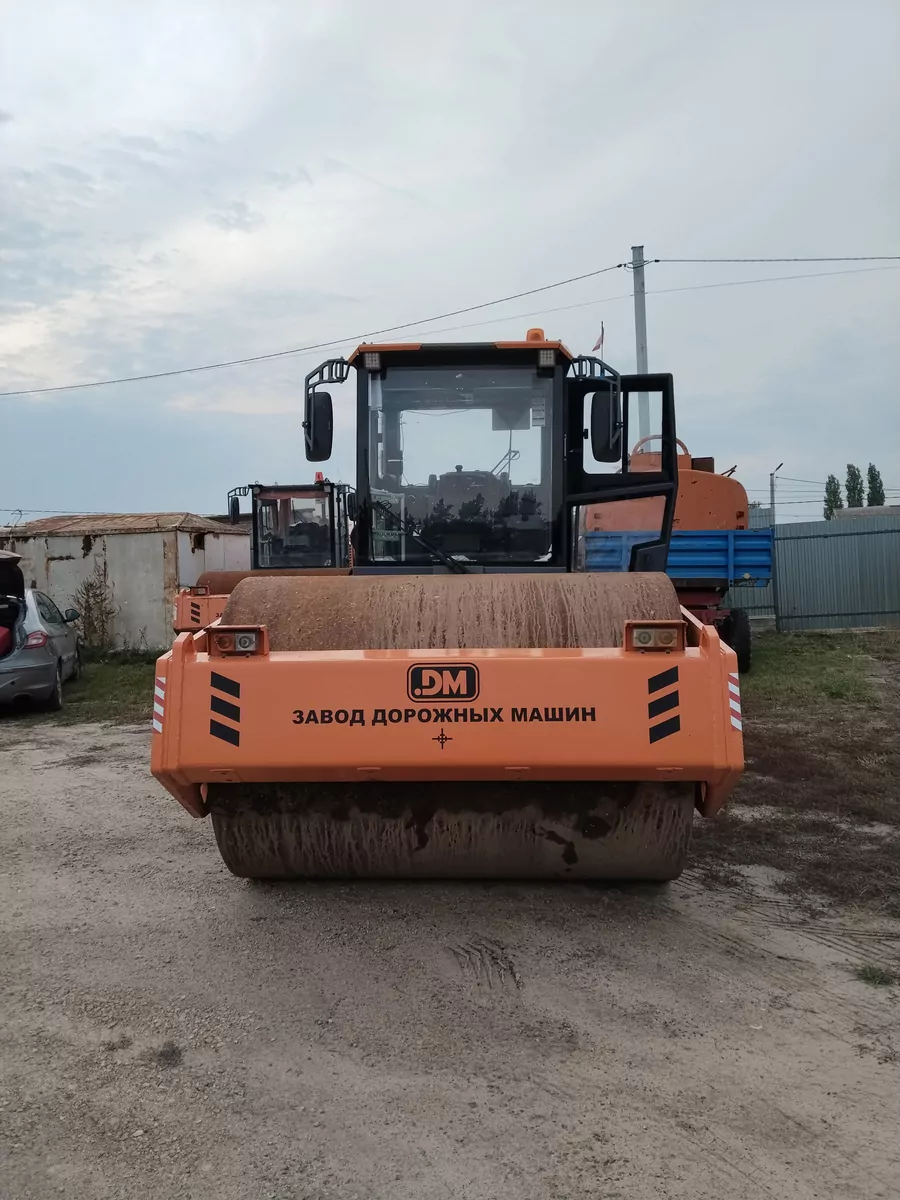 Завод дорожных машин DM-617 Каток