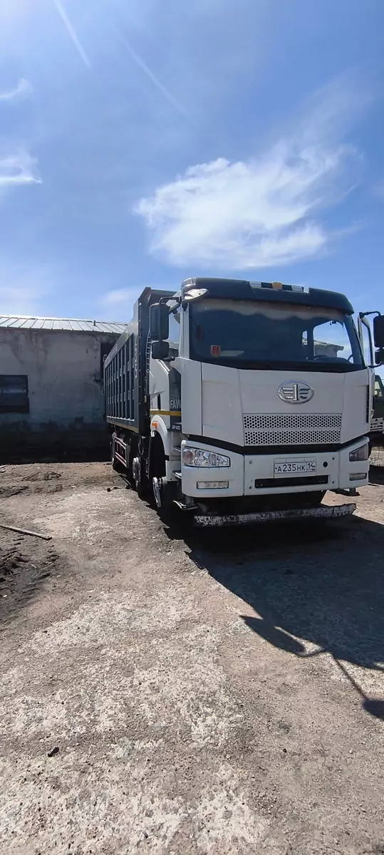 FAW J6 8x4 Самосвал