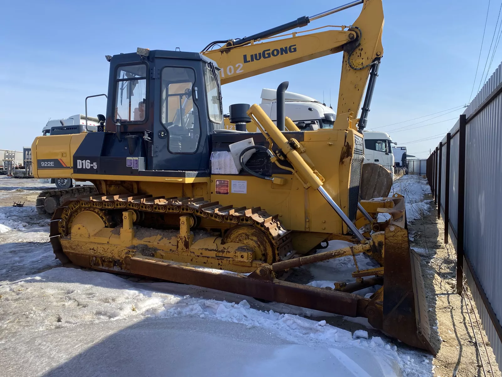 Beezone D16-5 Бульдозер