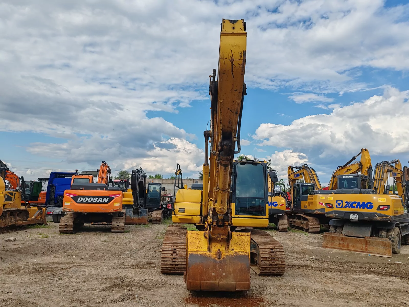 KOMATSU PC 220 Экскаватор