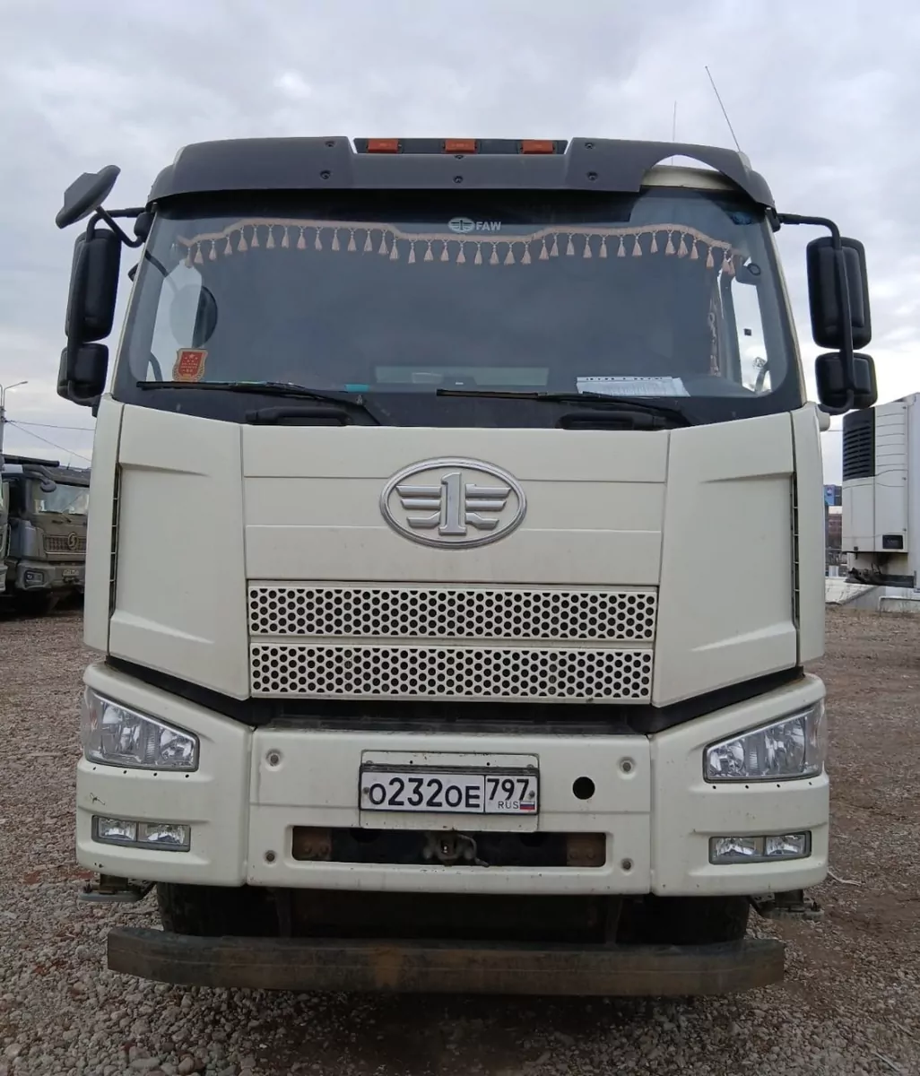 Автомастер 558983-41 на шасси FAW CA 3250 6x4 Зерновоз