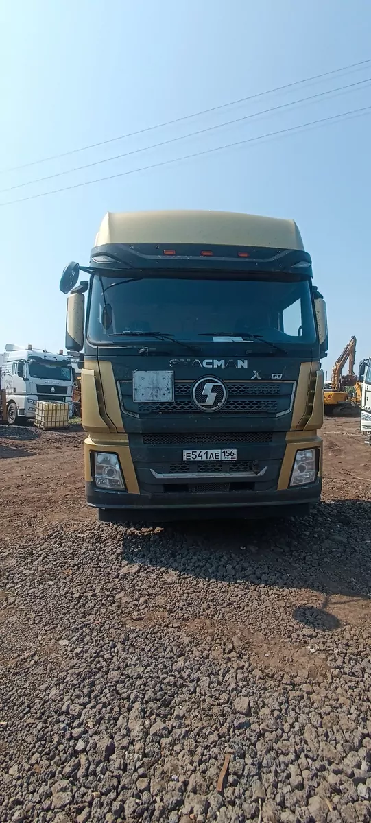 Shacman (Shaanxi) SX42584V324 6x4 Седельный тягач