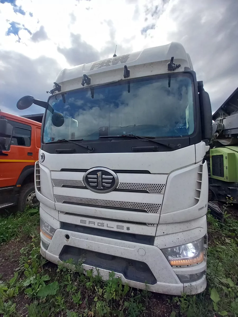 FAW J7 4x2 Седельный тягач